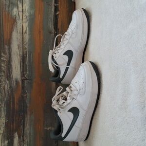 Nike Air. Boys Size 6Y
